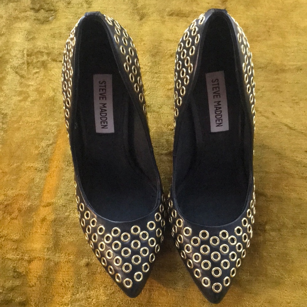 Steve Madden Black Grommet Pumps